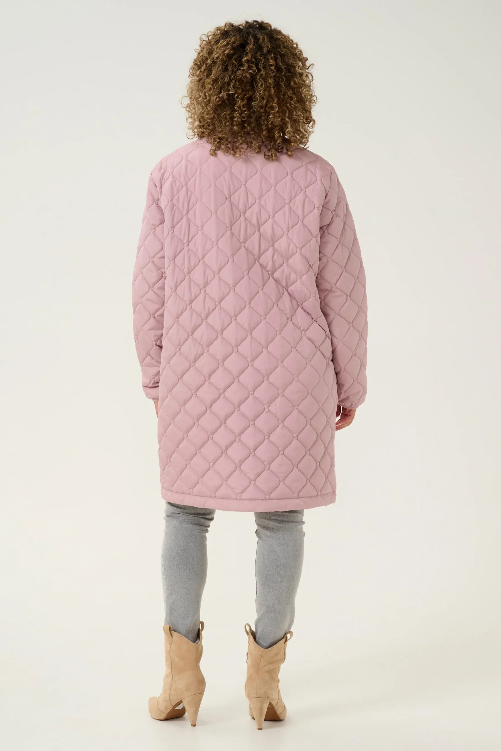ArwenCR Outerwear