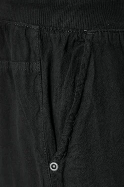 Capri pants