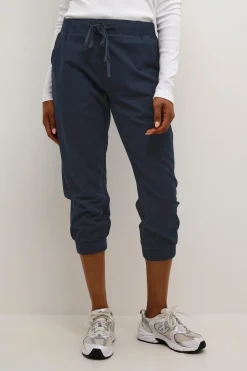 Capri pants