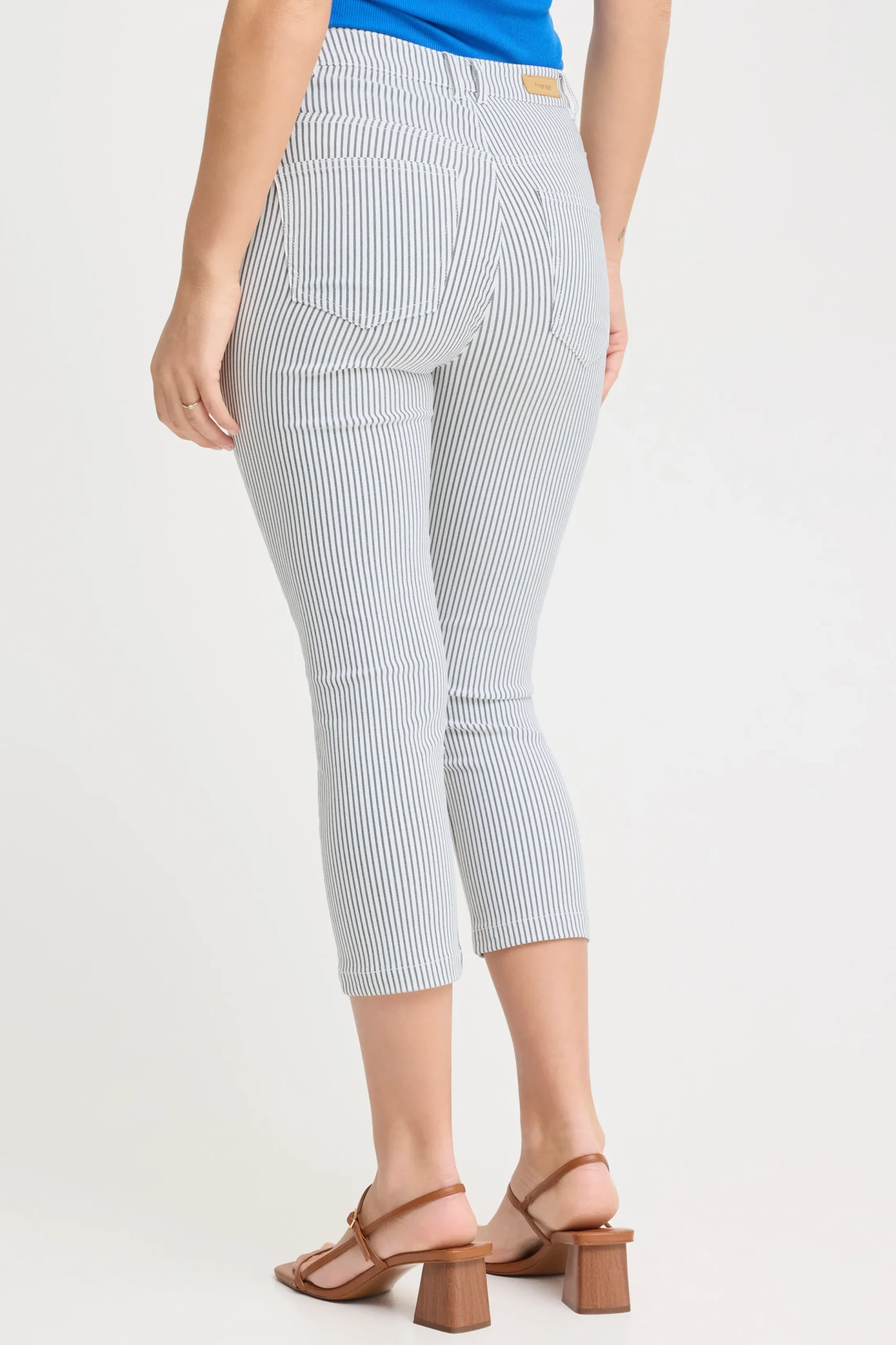 FRENA Capri pants