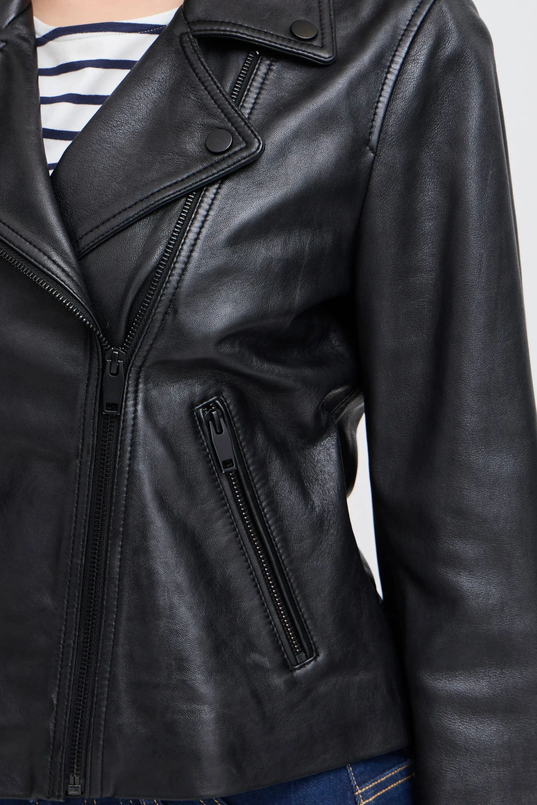 FRRAVA Outerwear
