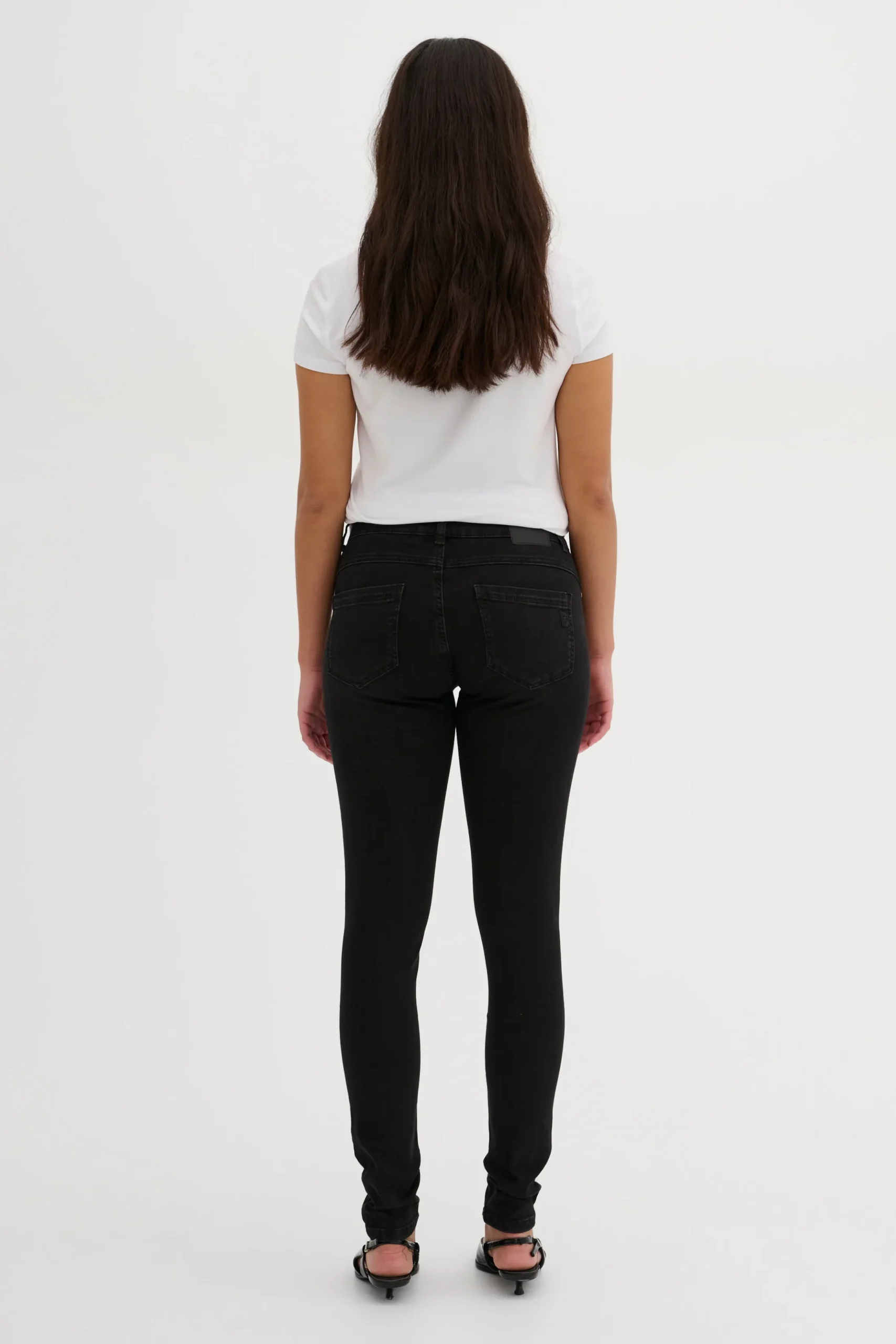 32 Jeans