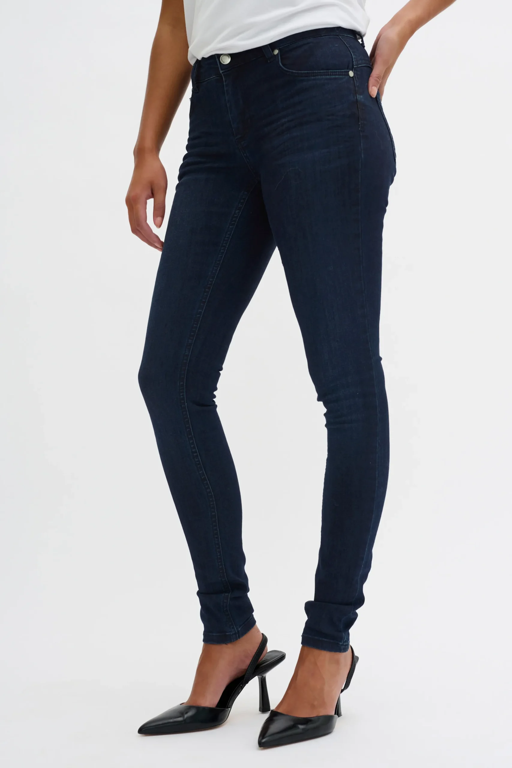 32 Jeans