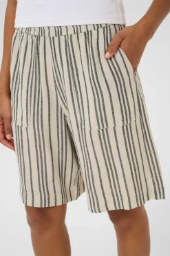 KAmilia Shorts