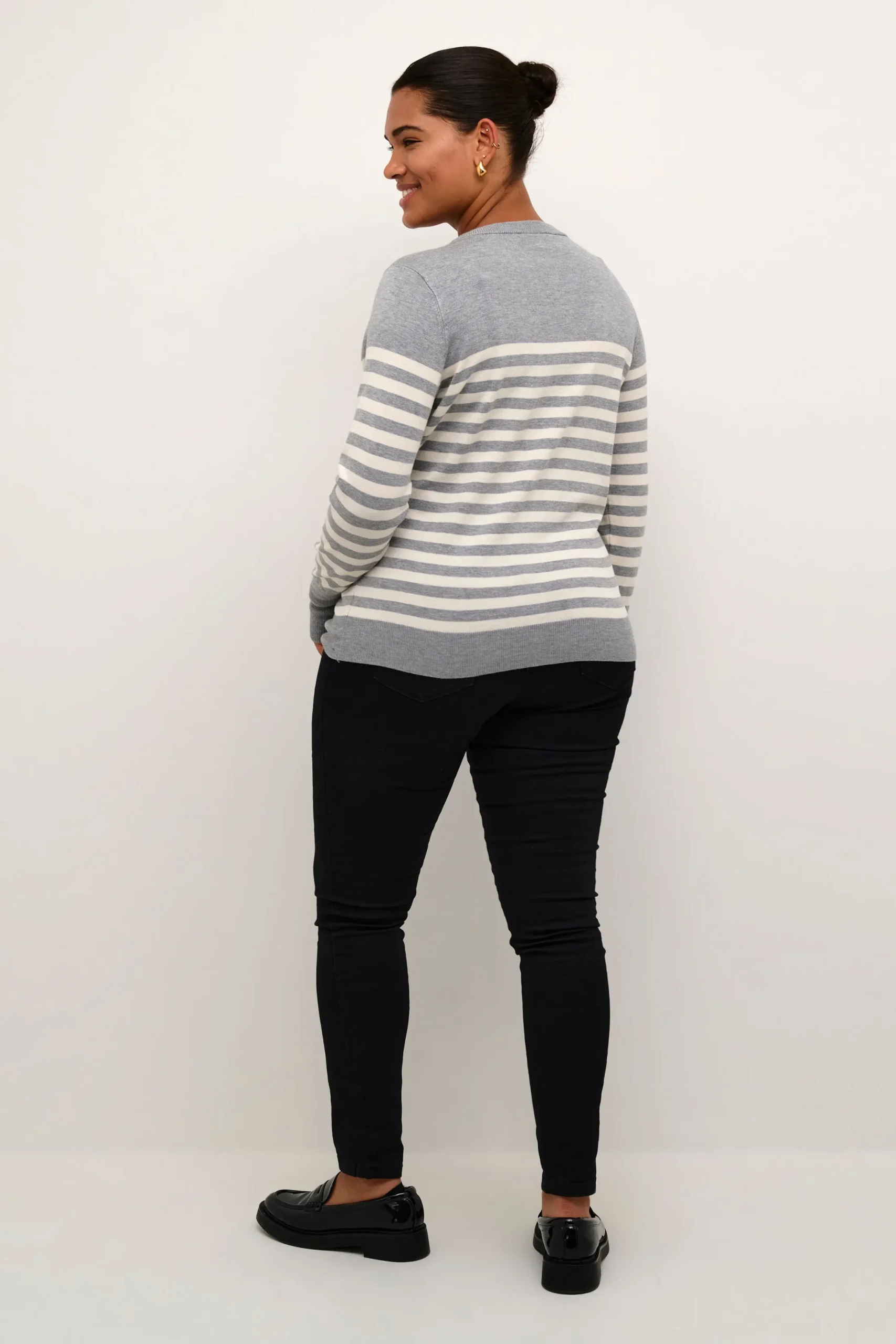 KClizzy Pullover