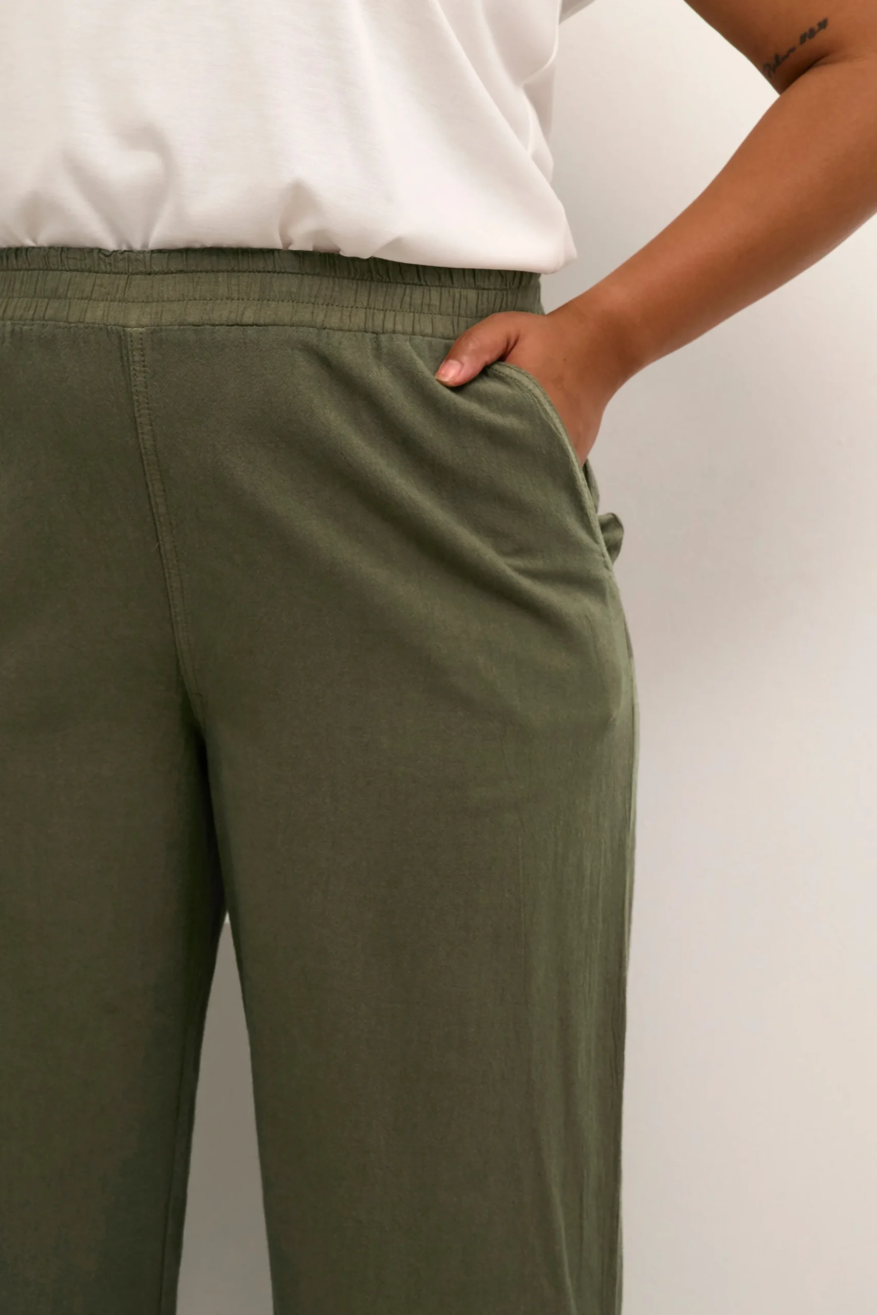 KCnana Trousers