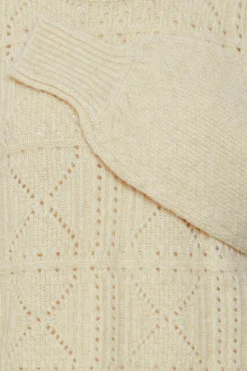 Knitted pullover