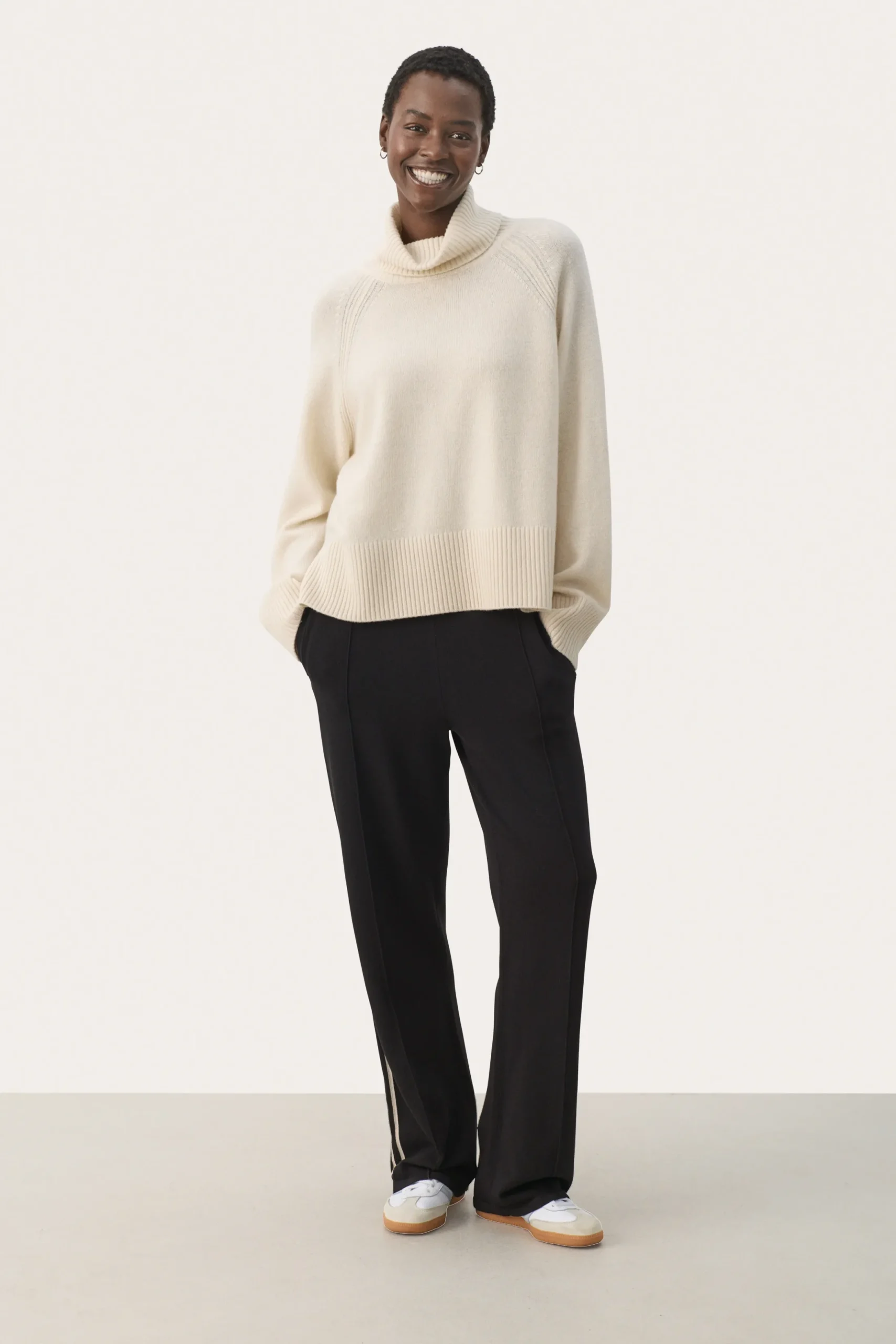 LeightonPW Pullover