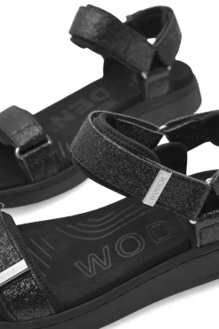 Line Sandal