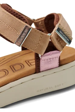 Line Sandal