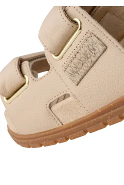 Lisa Sandal