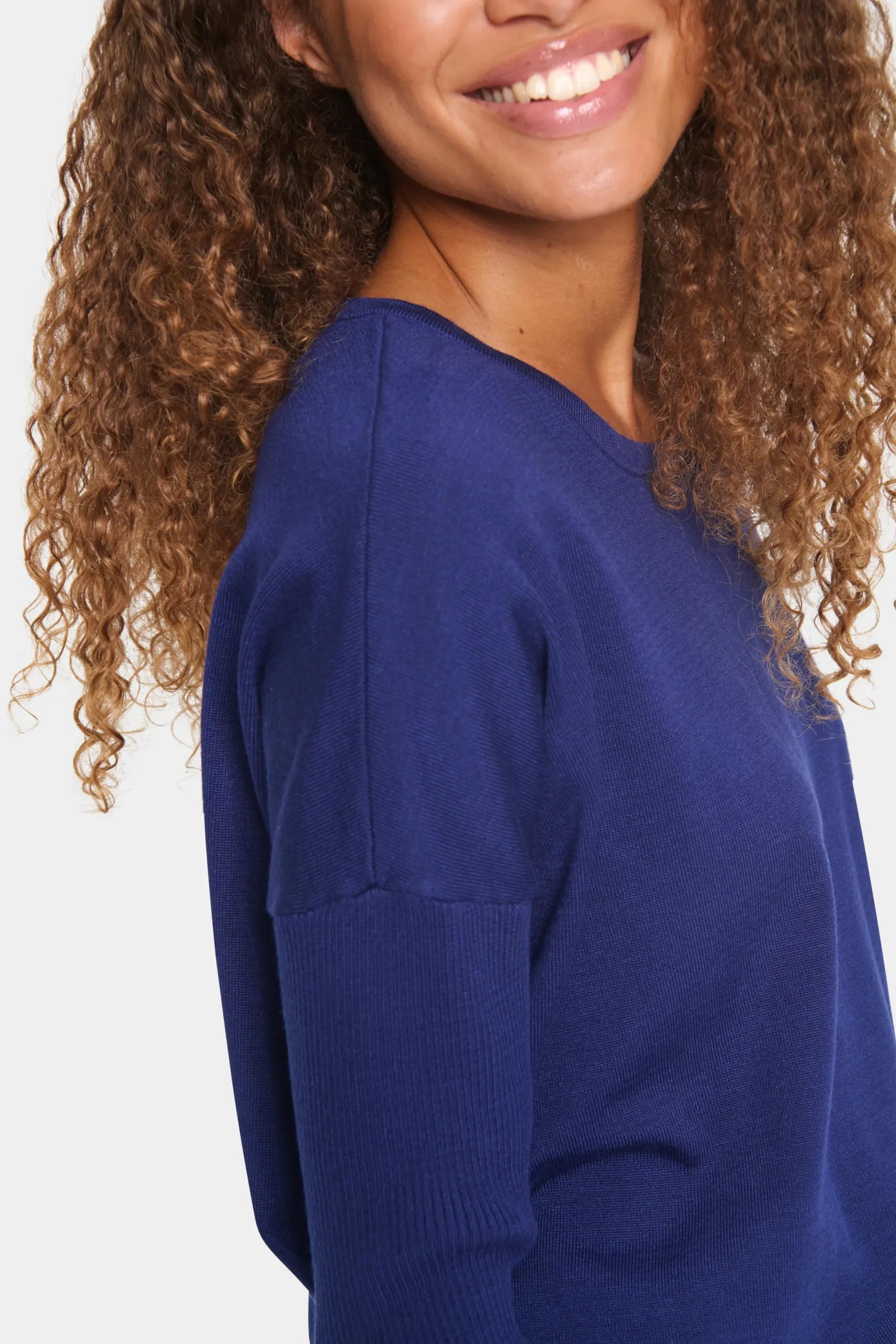 MilaSZ R-Neck Pullover
