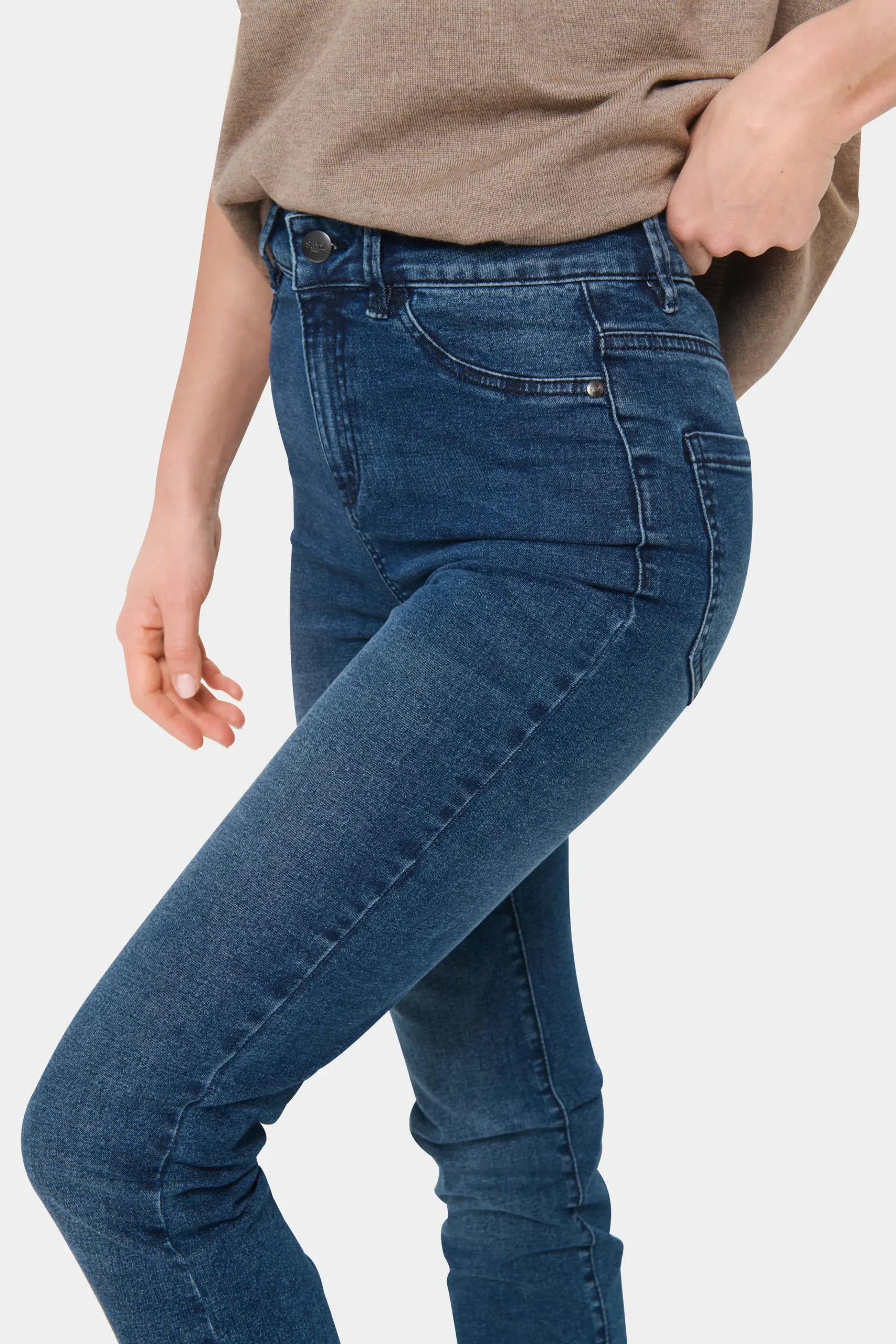 T5757, Jeans