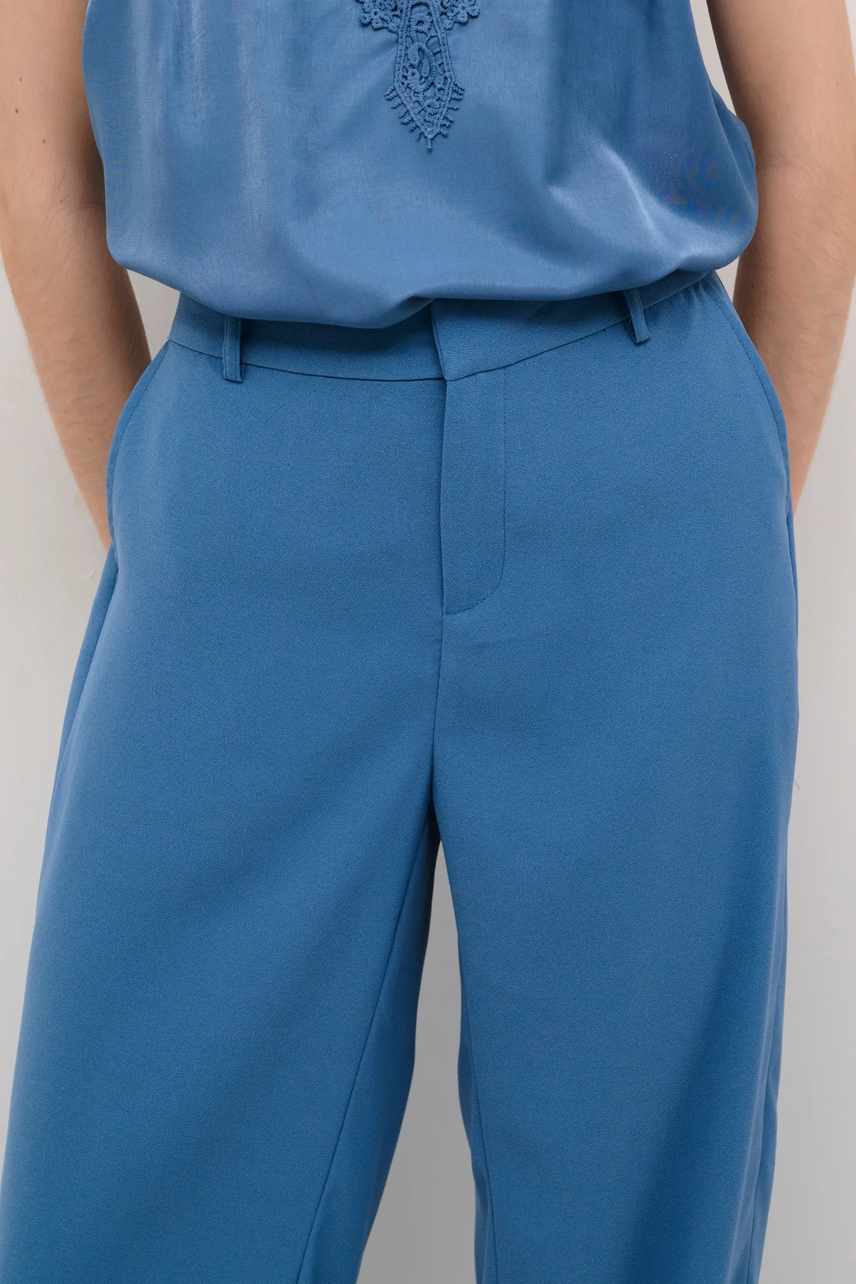61 Trousers